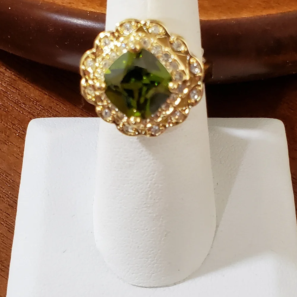 NEW Olive Green and Gold Cocktail Ring Women's Size 7